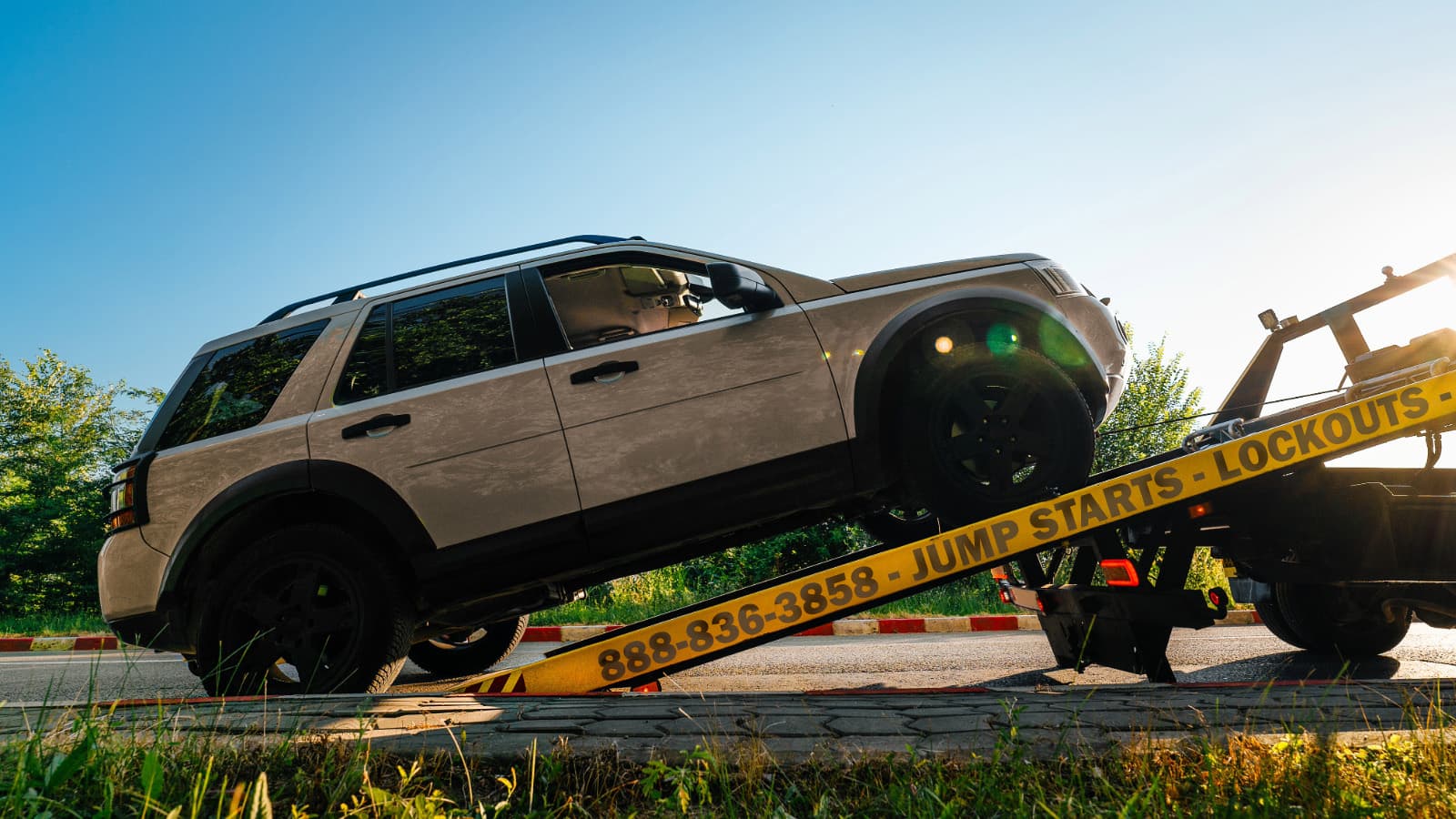 flatbed_towing_miami_near_bayfront_park